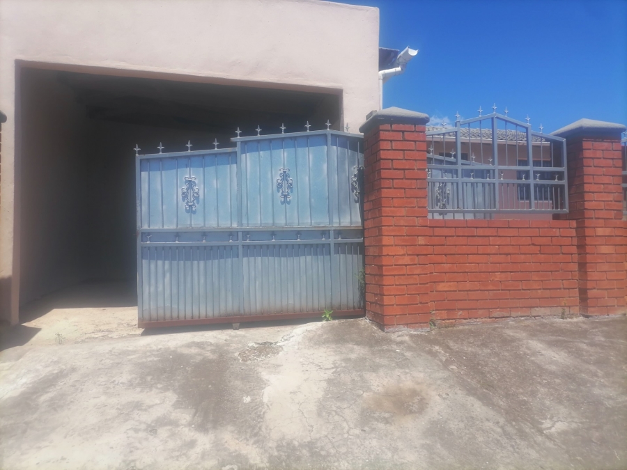 2 Bedroom Property for Sale in Phakamisa Eastern Cape